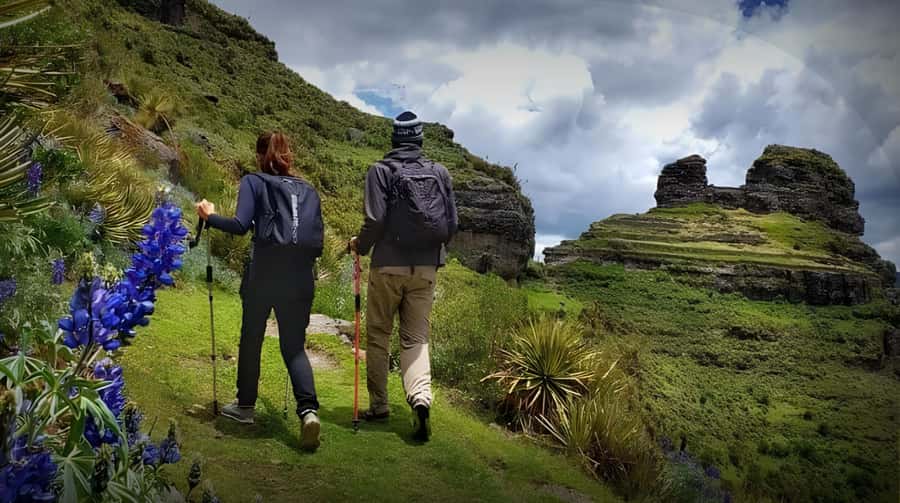 1 day excursion to Waqrapukara - From the parking area to the Inca site