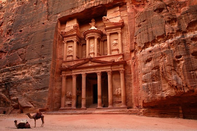 A Full Day Trip To Petra From Amman - Hiring a guide at the gate