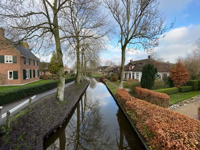 Amsterdam: Giethoorn, Afsluitdijk and Zaanse Schans Day Trip - Giethoorn by boat: the day’s calmest hour