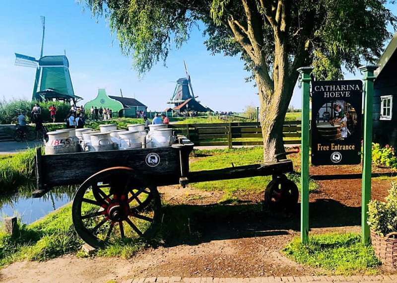 Amsterdam: Giethoorn, Afsluitdijk and Zaanse Schans Day Trip - Who should book this tour