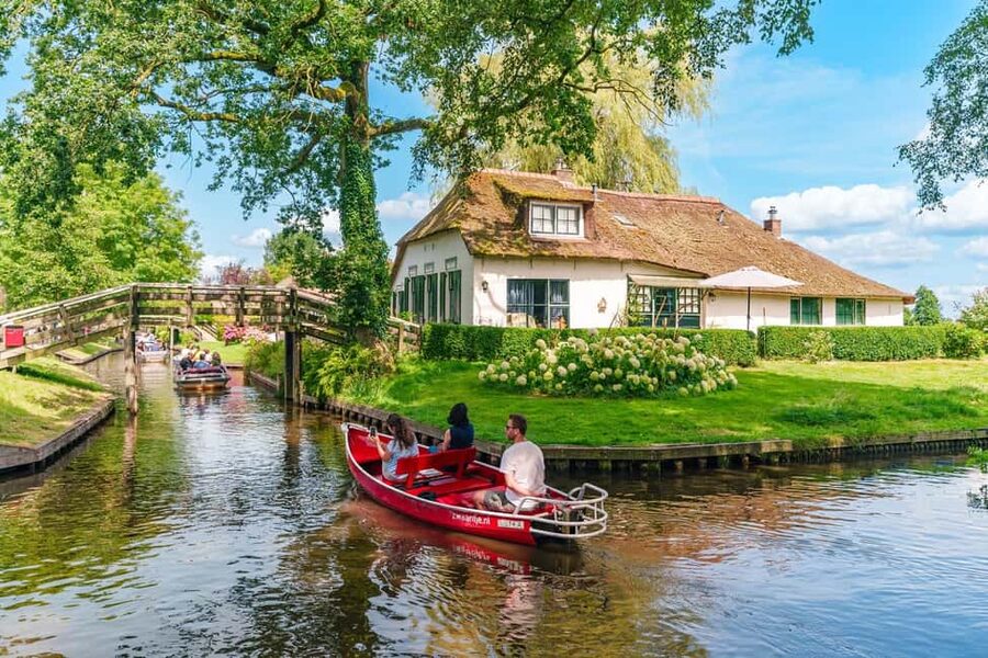Amsterdam: Giethoorn Day Trip with Boat Tour - Afsluitdijk: a short stop with a big idea