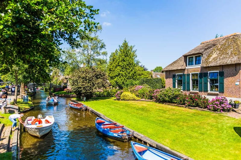 Amsterdam: Giethoorn Day Trip with Boat Tour - Who should book this Giethoorn trip?
