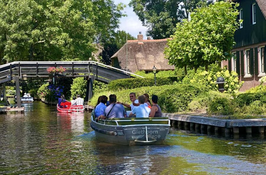Amsterdam: Giethoorn Day Trip, with several guided options - Guides who add a personal touch