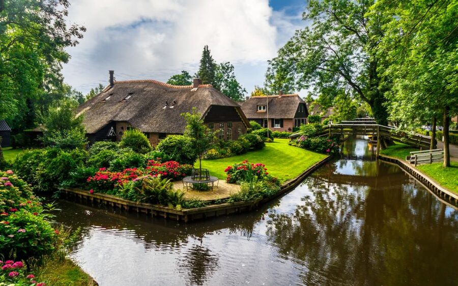 Amsterdam: Giethoorn Tour Scenic Cruise, Cheese & Free Time - Key points to know before booking