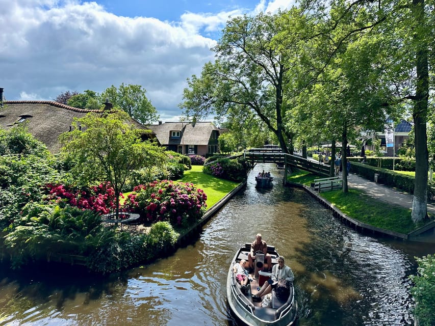 Amsterdam: Giethoorn Tour Scenic Cruise, Cheese & Free Time - Why Giethoorn makes a good escape from Amsterdam