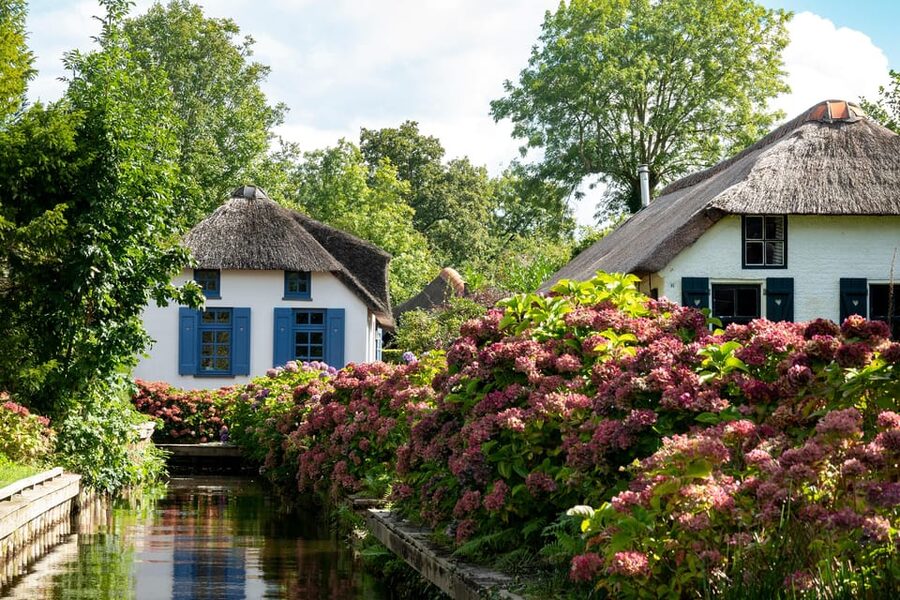 Amsterdam: Giethoorn Tour Scenic Cruise, Cheese & Free Time - Limitations to consider
