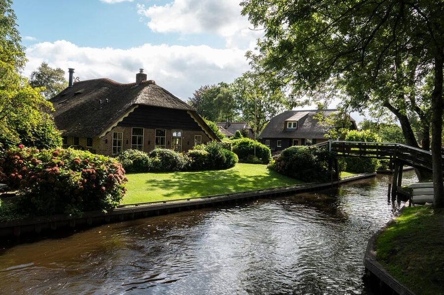 Amsterdam: Giethoorn Tour Scenic Cruise, Cheese & Free Time - Who should book this Giethoorn day trip