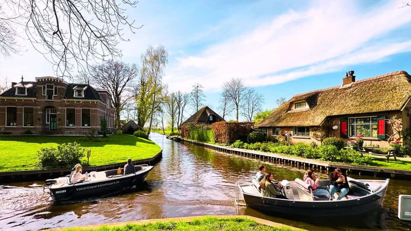 Amsterdam: Giethoorn & Zaanse Schans Small Group Day Trip - The clog workshop is short, practical, and memorable