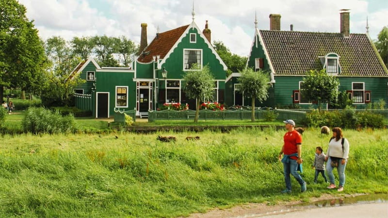 Amsterdam: Giethoorn & Zaanse Schans Small Group Day Trip - Giethoorn brings a slower second half