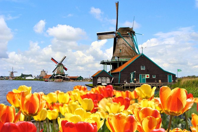 Amsterdam: Keukenhof and Zaanse Schans Windmills Guided Day Trip - Clogs, cheese, and the commercial side of the visit