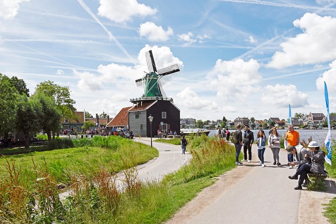 Amsterdam: Keukenhof and Zaanse Schans Windmills Guided Day Trip - The optional Amsterdam canal cruise
