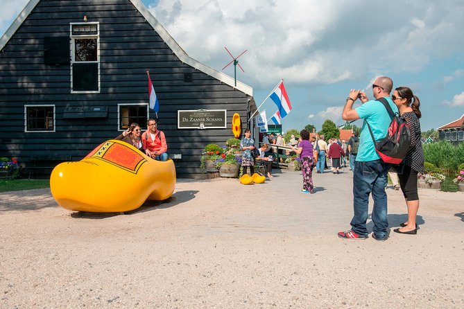 Amsterdam: Keukenhof and Zaanse Schans Windmills Guided Day Trip - Comfort, timing, and practical limits