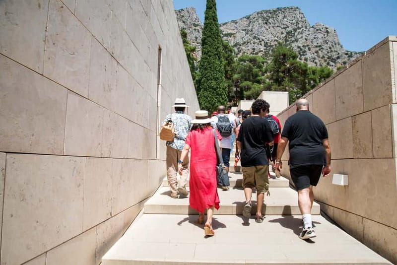 Athens: Delphi and Arachova Day Trip with Guide - What the $34 price really gives you