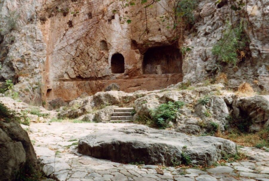 Athens: Delphi, Corycian Cave, and 300 Battlefield Day Trip - Key points to know before you book