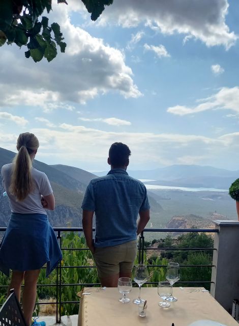 Athens: Delphi, Corycian Cave, and 300 Battlefield Day Trip - Who should book this experience?