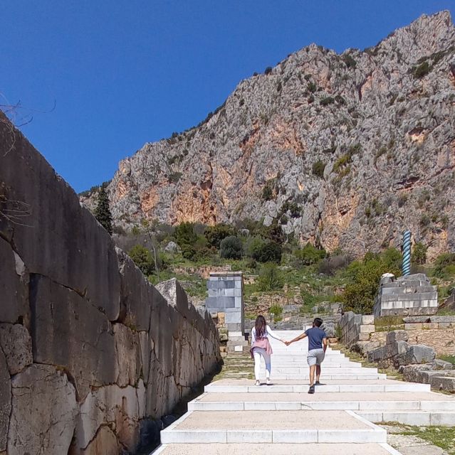 Athens: Delphi, Corycian Cave, and 300 Battlefield Day Trip - Arachova gives you a quick mountain-town start