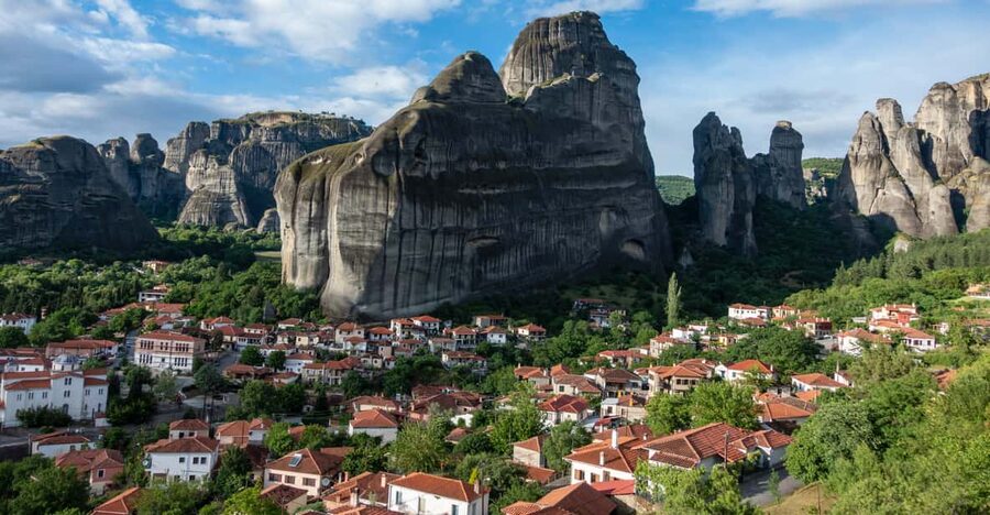 Athens: Meteora Day Trip with Central Pickup & Audio Guide - The 7:00 AM pickup around central Athens
