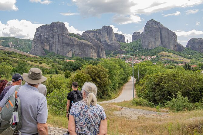 Athens: Meteora Monasteries, Caves & Coastal Stopovers with Lunch - Seeing the other three monasteries from the road