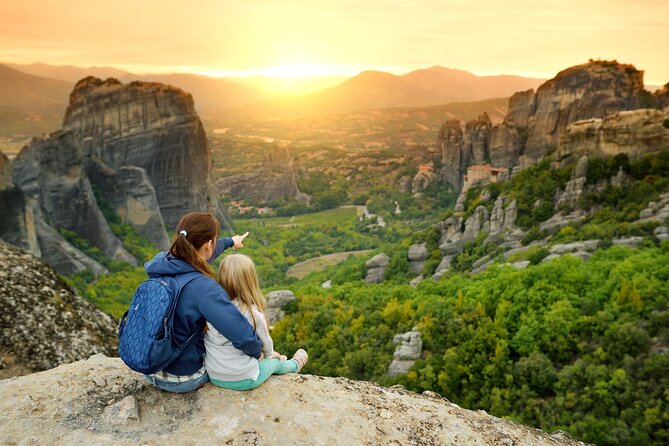 Athens: Meteora Monasteries, Caves & Coastal Stopovers with Lunch - Kamena Vourla makes the first break worthwhile