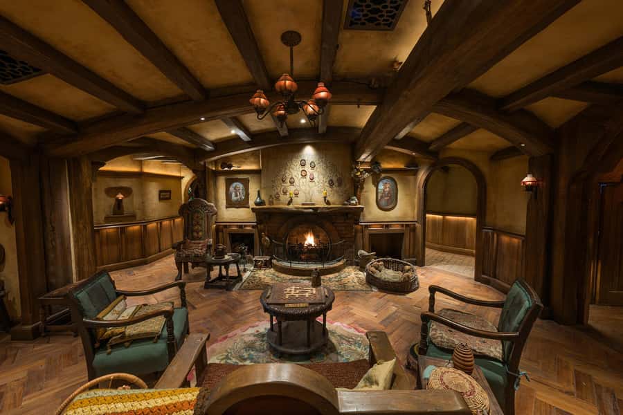 Auckland: Hobbiton Movie Set Day Trip with Festive Lunch - Who should book this day trip?