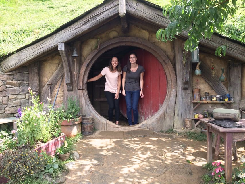 Auckland: Hobbiton Movie Set Day Trip with Festive Lunch - Lunch in the Party Marquee