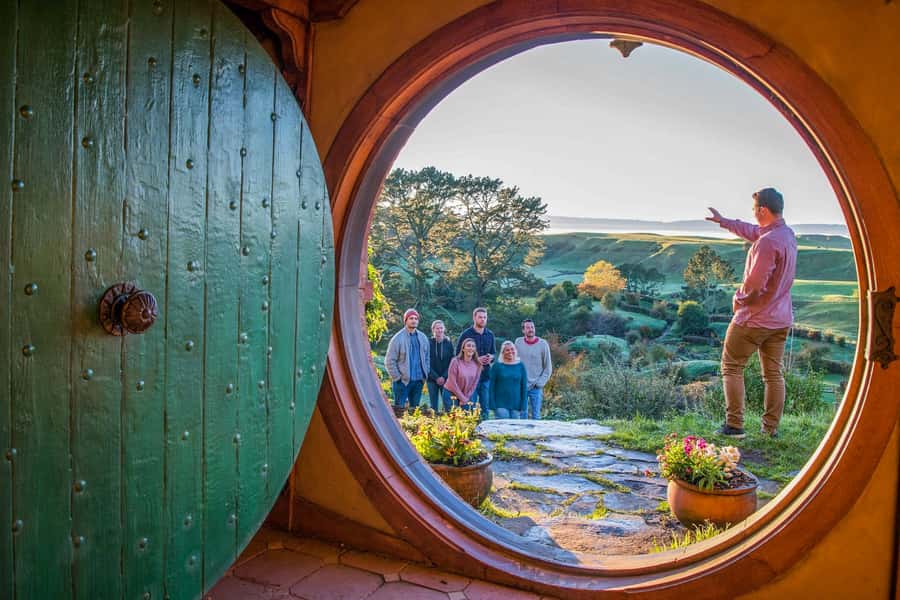 Auckland: Hobbiton Movie Set Day Trip with Festive Lunch - Leaving Auckland by coach