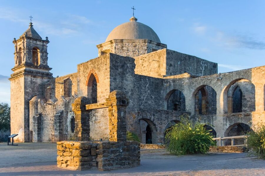 Austin to San Antonio Day Trip: Alamo Tour & Boat Cruise - Entering the Alamo courtyard
