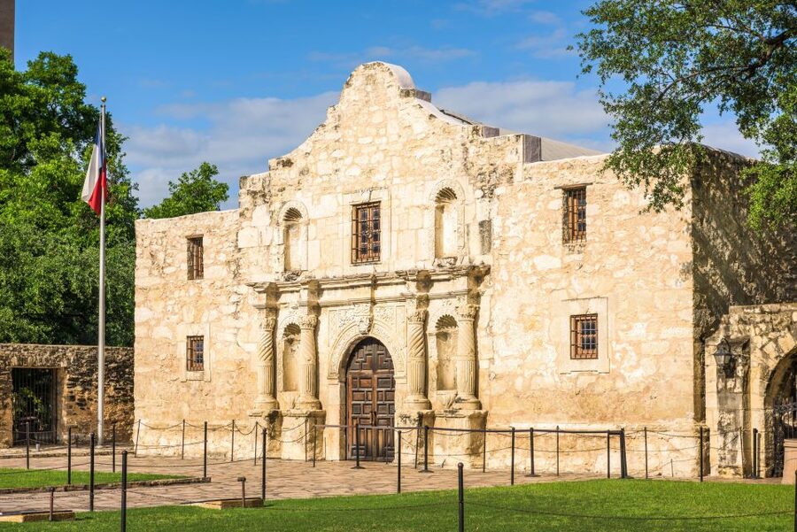 Austin to San Antonio Day Trip: Alamo Tour & Boat Cruise - The drive from Austin to San Antonio