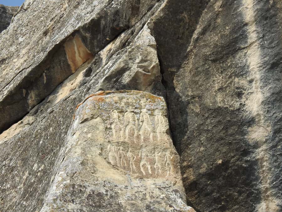 Baku: Gobustan, Volcanoes, Fire Temple and Yanardag Day Trip - Gobustan Museum and Stone Age carvings