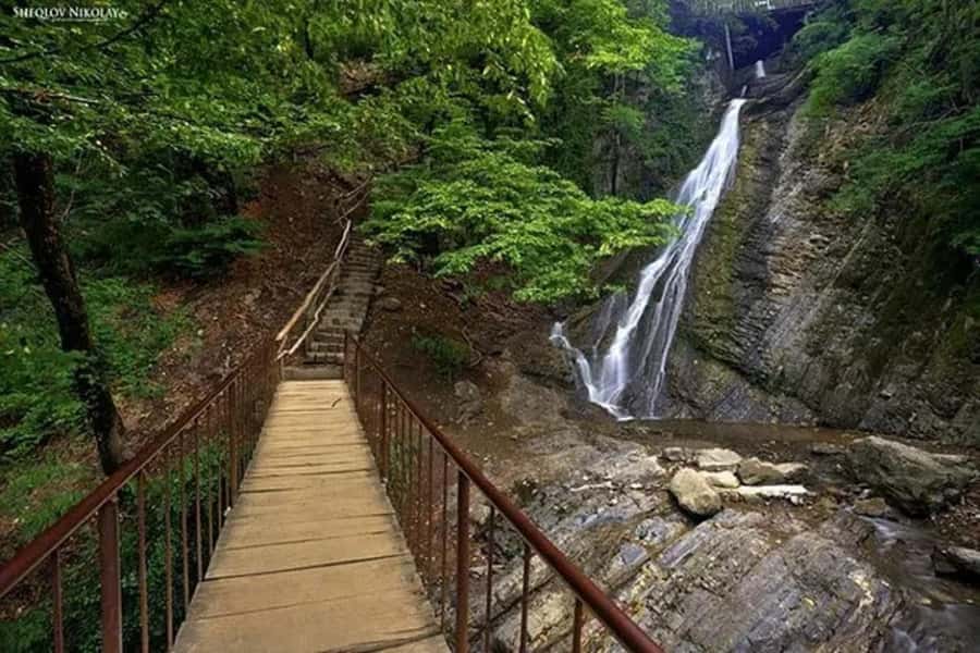 Baku: Guided Day Trip to Gabala with Hotel Pickup & Drop-off - Seven Beauties Waterfall and the stairs