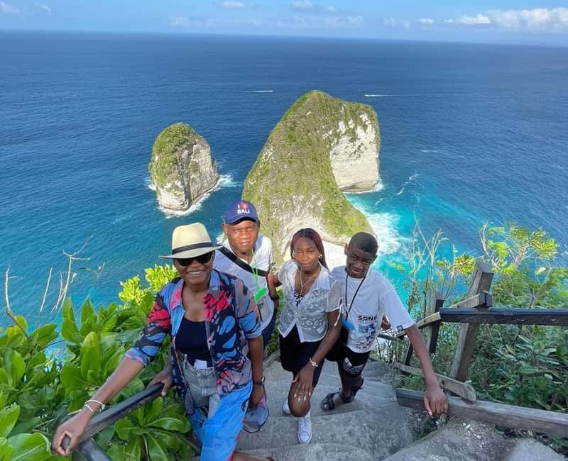 Bali: One Day Trip Nusa Penida with All Inclusive - Angel’s Billabong beside the sea
