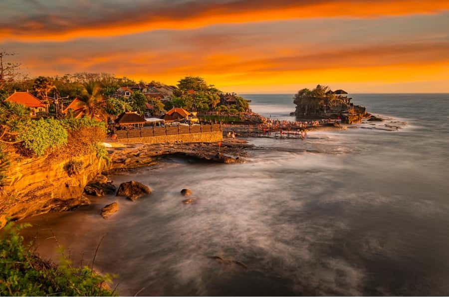Bali: South Coast Uluwatu, Tanah Lot, and Jimbaran Day Trip - The long southbound drive and your lunch choice