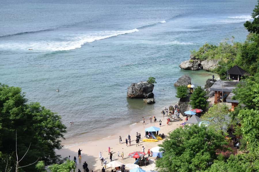 Bali: South Coast Uluwatu, Tanah Lot, and Jimbaran Day Trip - Private or group tour: which fits your day?