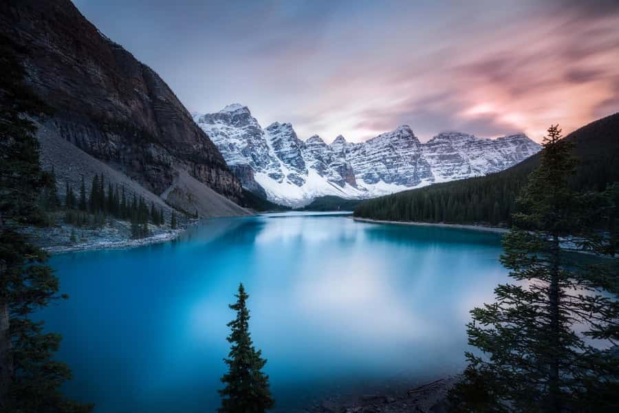 Banff: Lake Louise, Moraine, Emerald Lake & Canyon Day Trip - Lake Louise gives you the classic Rocky Mountain view
