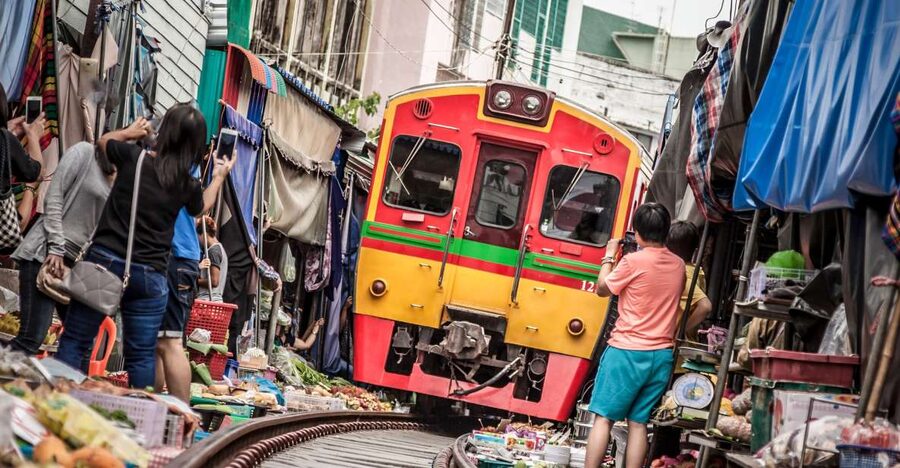 Bangkok: Damnoen Saduak, Train Market & Mahanakhon Day Trip - Why the Maeklong train ride is the highlight