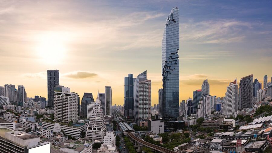 Bangkok: Damnoen Saduak, Train Market & Mahanakhon Day Trip - Heat, crowds, and the pace of the day