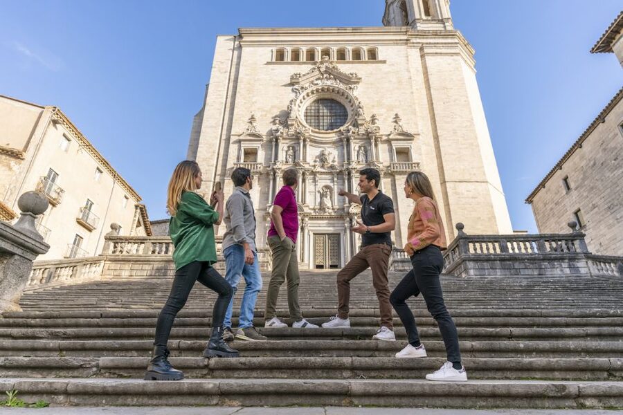 Barcelona: Montserrat, Girona & Costa Brava Guided Day Trip - What the bus ride adds, and what it takes away