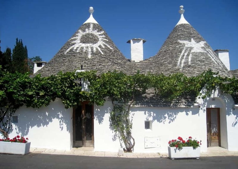 Bari: Alberobello and Polignano a Mare Half-Day Trip - Alberobello’s trulli explained on foot