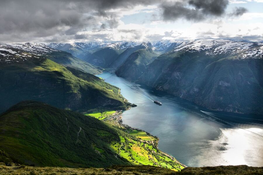 Bergen: Self-Guided Day Trip to Oslo - Riding the steep Flåm Railway