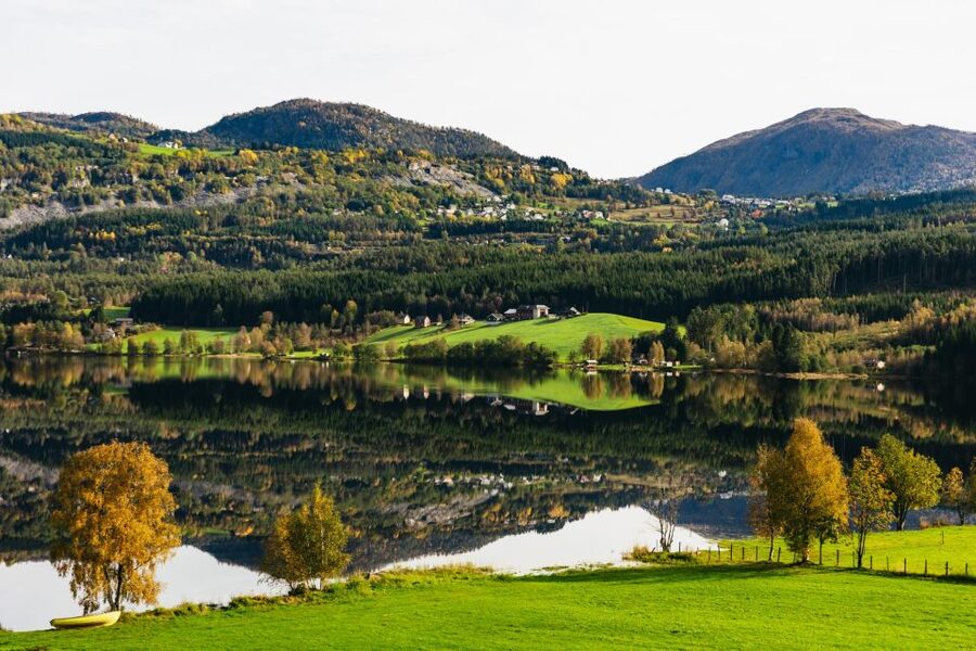 Bergen: Self-Guided Round-Trip Full-Day Excursion - Flåm brings the famous railway into the day