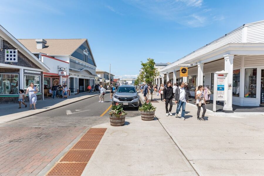 Boston: Martha's Vineyard Day Trip with Optional Island Tour - Six hours on the island: guided or independent?