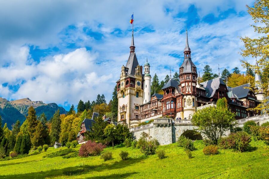 Bucharest: Day Trip to Dracula Castle, Peles Castle & Brașov - Brașov Old Town and the best walking break