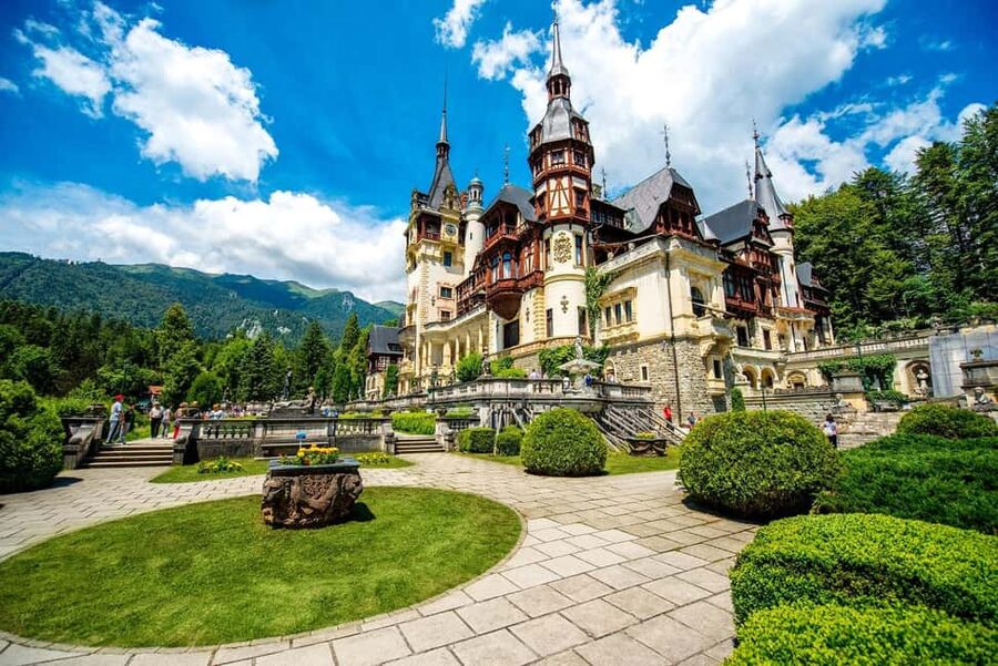 Bucharest : Dracula Castle, Peleș Castle & Brașov Day Trip - Leaving Bucharest for the Carpathians