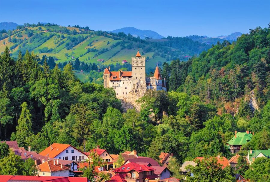 Bucharest: Dracula Castle, Peles Castle & Brasov Old Town - The early departure and coach ride