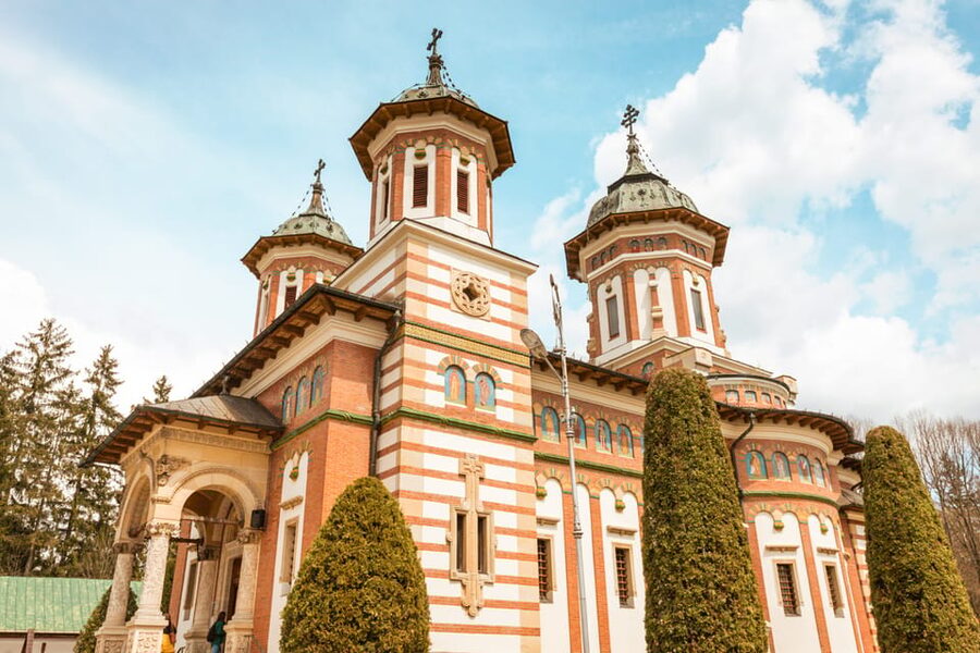 Bucharest: Dracula's Castle, Peleș Castle & Brașov Day Trip - Who should book this day trip?