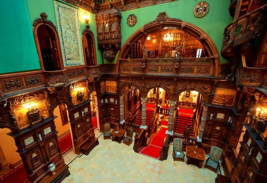 Bucharest: Dracula's Castle, Peleș Castle & Brașov Day Trip - Peleș Castle in Sinaia