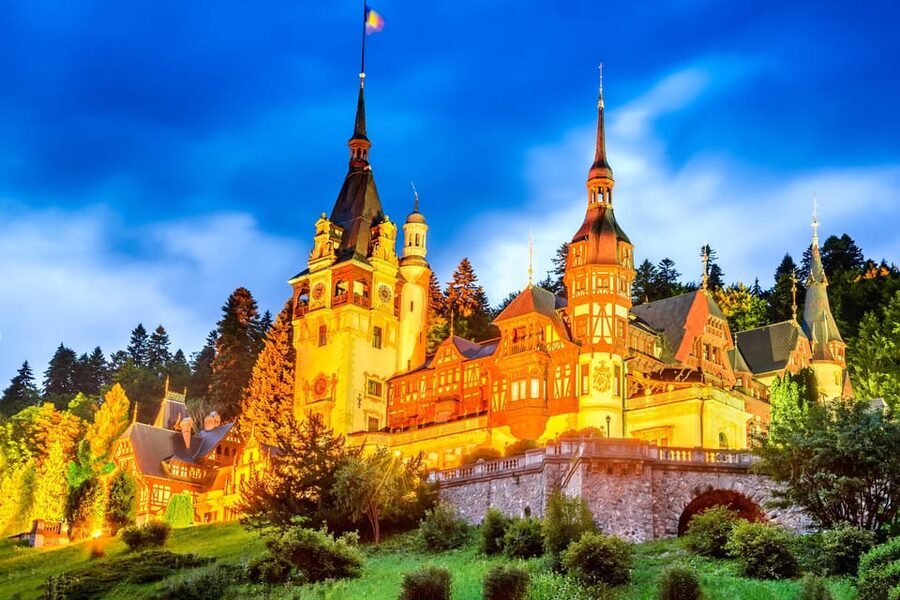 Bucharest: Peles & Dracula's Castle and Brasov Full-Day Trip - Meeting in central Bucharest before sunrise