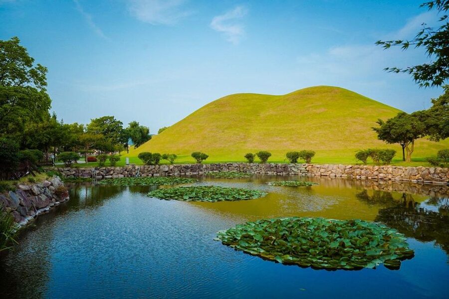 Busan: Gyeongju Guided Day Trip to Three Kingdoms Capital - Donggung Palace and Wolji Pond after dark