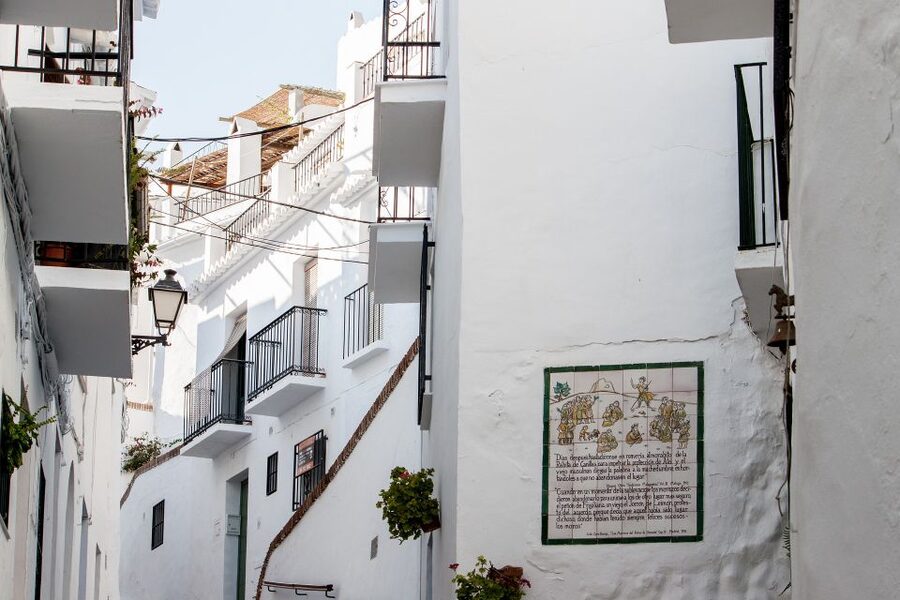 Cadiz, Jerez or El Puerto: White Towns of Andalusia Day Trip - Bornos and Ribera Palace: a calm first stop