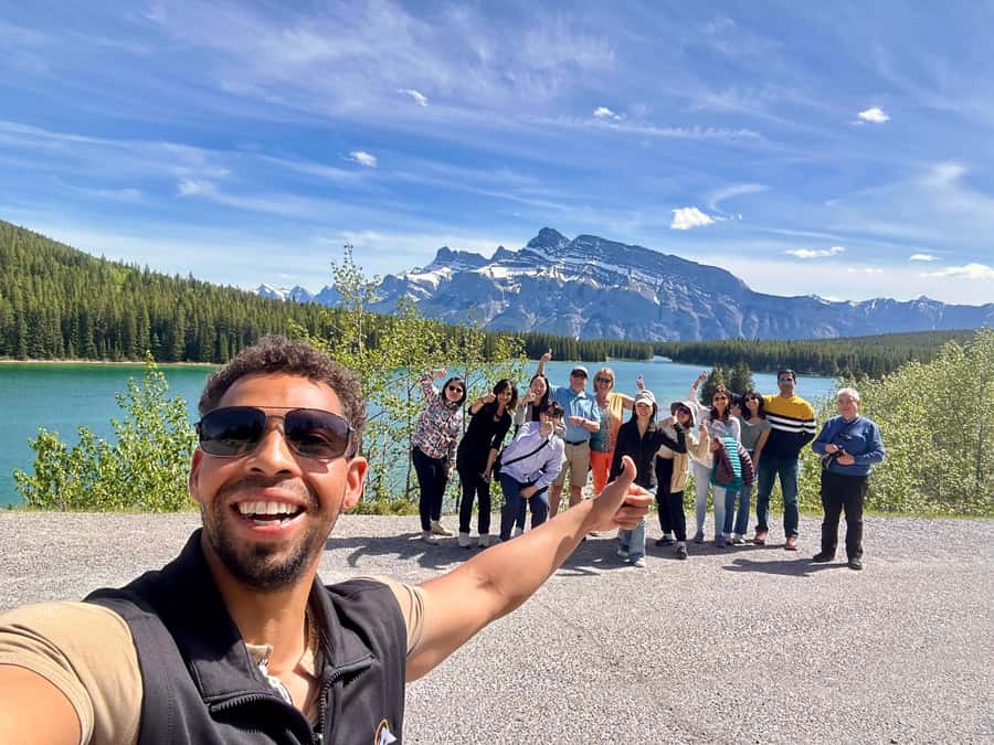 Calgary/Canmore: Banff National Park & Lake Louise Day Trip - Lake Louise and the Victoria Glacier